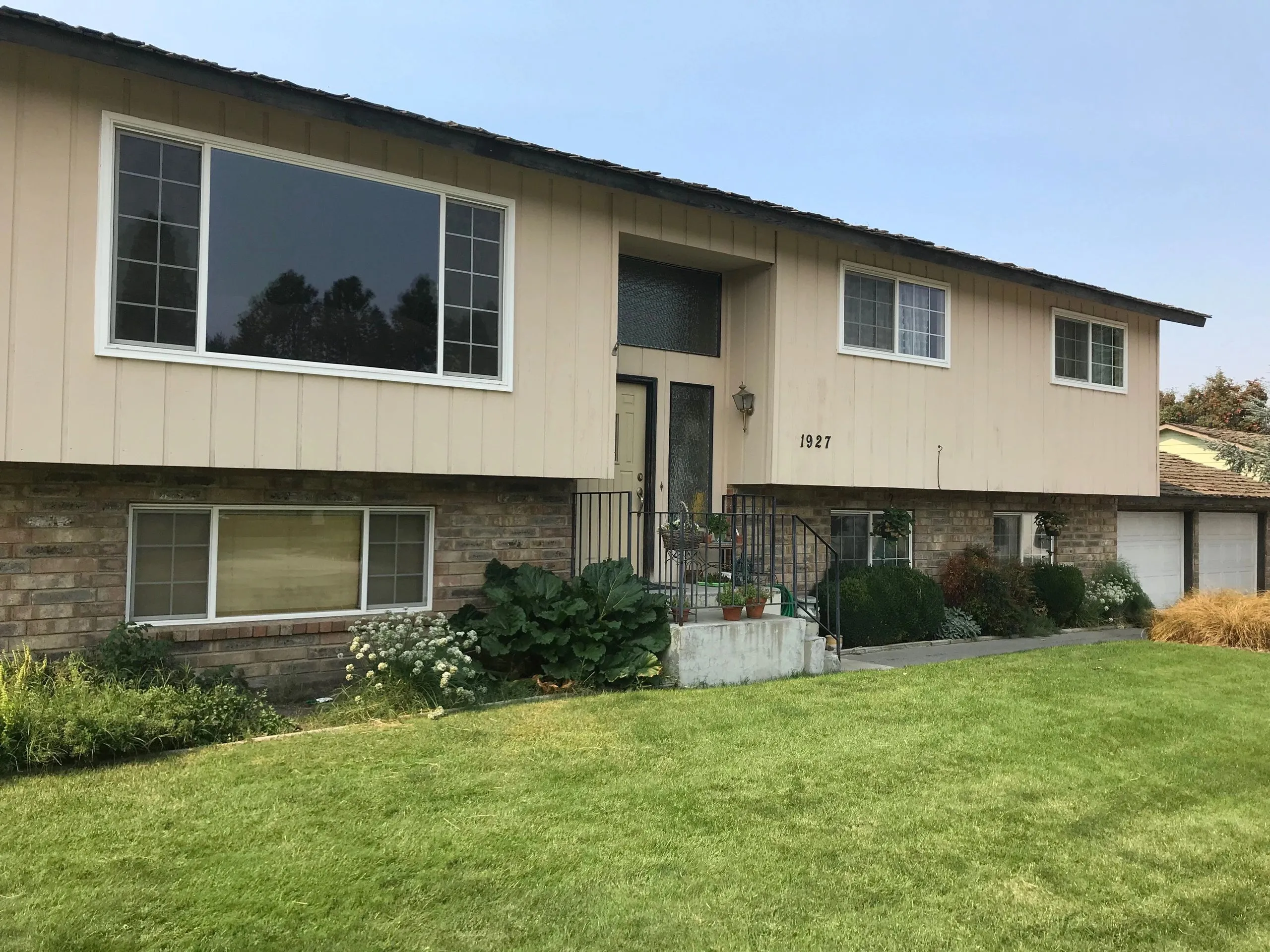 Tri-Cities home before Desert Painting exterior work